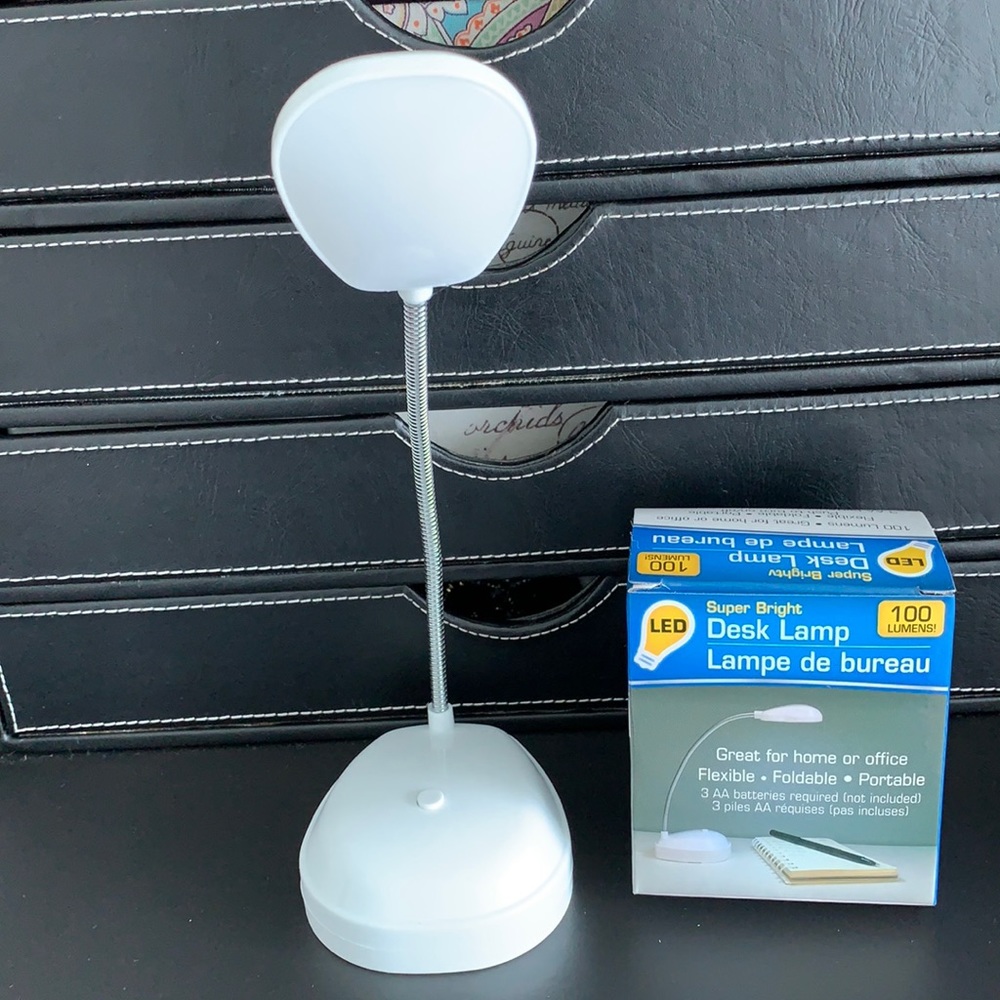 2for$25Desk Lamp Flexible Foldable Portable NIB 3 AA batteries